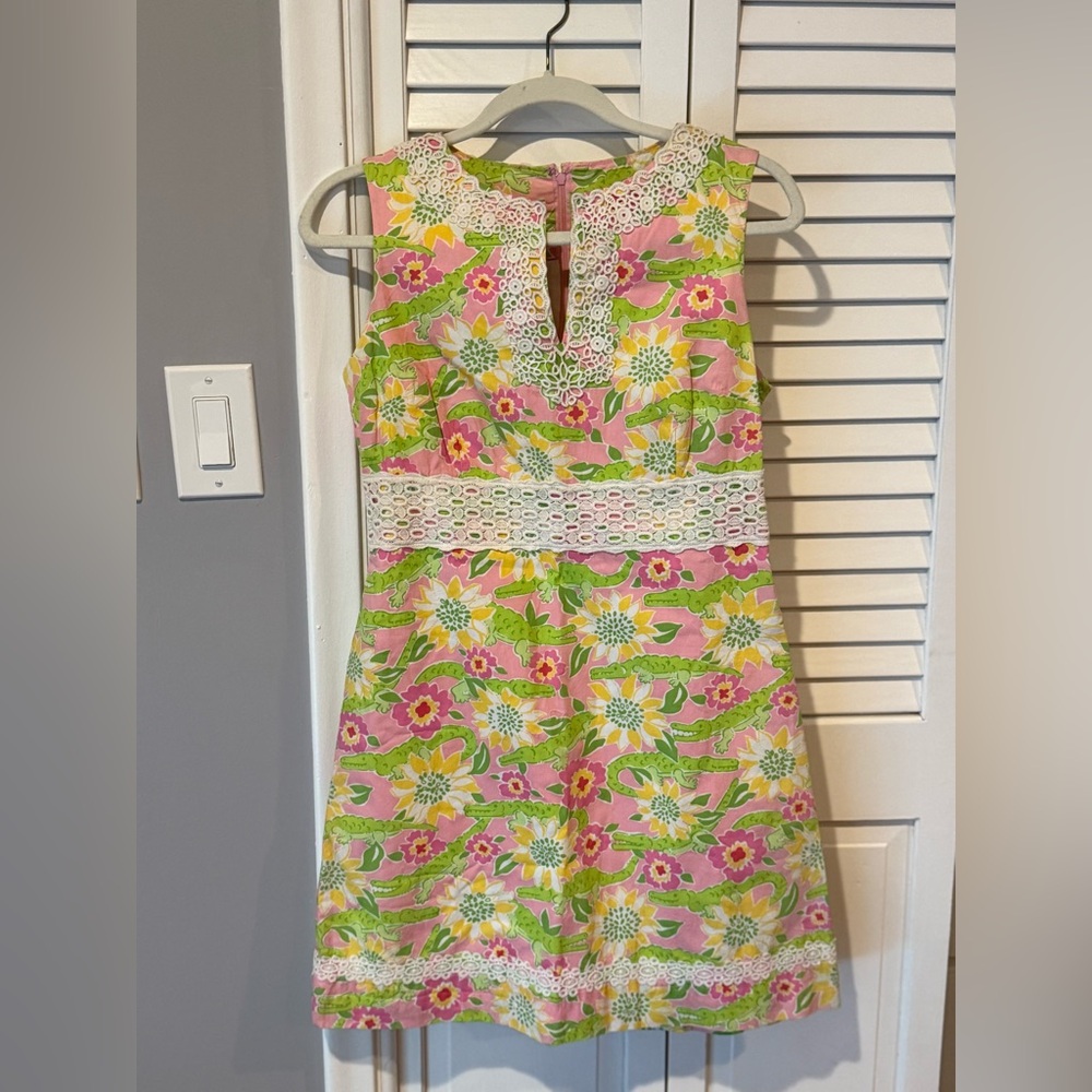🎁🩷💚⚜️Lilly Pulitzer⚜️🩷💚Shift Dress Pink Green Gator Sleeveless Lace Size 8